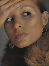 Apollonia van Ravenstein by Richard Avedon / Vogue USA (1972.11)
