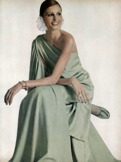 Apollonia van Ravenstein by Richard Avedon / Vogue USA (1972.11)