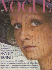 Twiggy by Justin de Villeneuve / Vogue UK (1973.04)