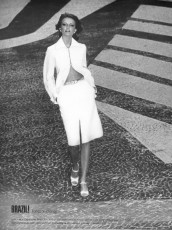 Cheryl Tiegs by Kourken Pakchanian / Vogue USA (1973.12)