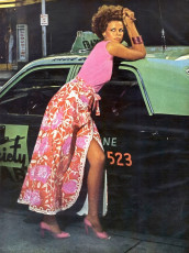 Lisa Taylor by Helmut Newton / Vogue USA (1975.01)