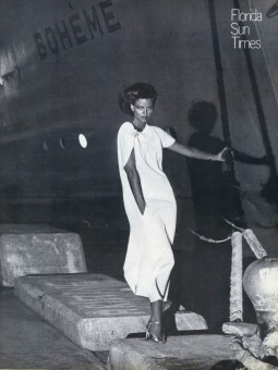 Lisa Taylor by Helmut Newton / Vogue USA (1975.01)