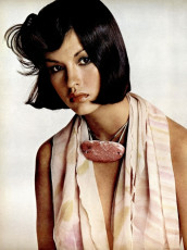 Janice Dickinson by Richard Avedon / Vogue USA (1976.01)