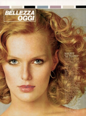 Patti Hansen by Richard Avedon / Vogue ITA (1977.04/2)