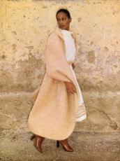 Beverly Johnson by Norman Parkinson / Vogue ITA (1977.01)