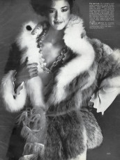 Janice Dickinson by Richard Avedon / Vogue USA (1977.12)