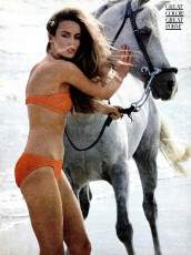 Jerry Hall by Stan Malinowski / Vogue USA (1977.12)