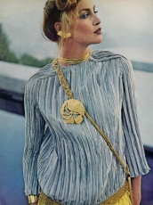 Jerry Hall by Stan Malinowski / Vogue USA (1978.02)